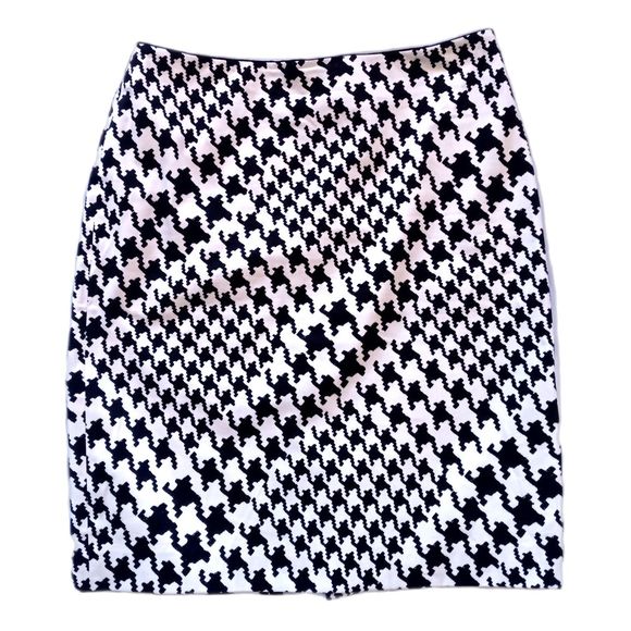 White House Black Market Dresses & Skirts - WHBM Houndstooth Variegated Graphic Pencil Skirt Black White 4 6 Small